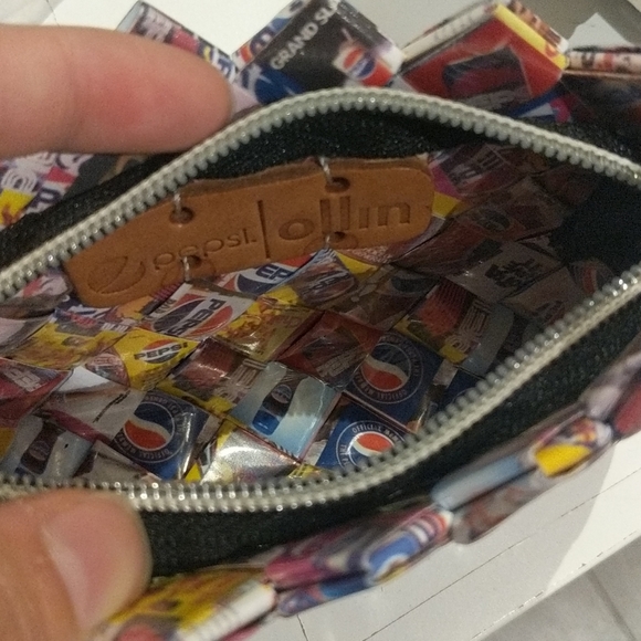 Ollin Pepsi 💕 2/$30💕 Pop Hand bag - Picture 2 of 2